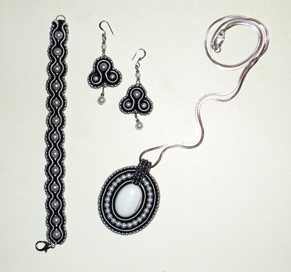 Soutache-Schmuckset in Schwarz-Weiß