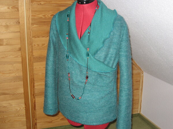 Schalkragen-Pulli mit Wickeleffekt  Pattern company 06-426
