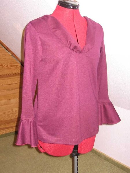 Shirt Modell 5 Ottobre woman 5/2009 m. Ärmelvolant und Drapierung des Halsa
