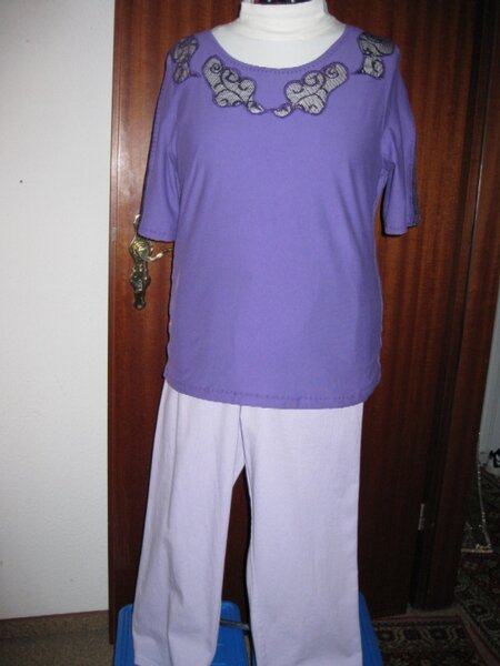 Shirt mit Spitzeneinsatz + Hose