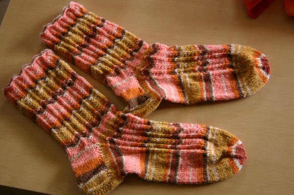 Socken mit Zackenmuster