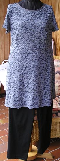 Spitzenoberteil mit Shirt und Hose