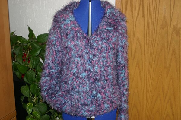 flauschige Strickjacke mit großem Kragen