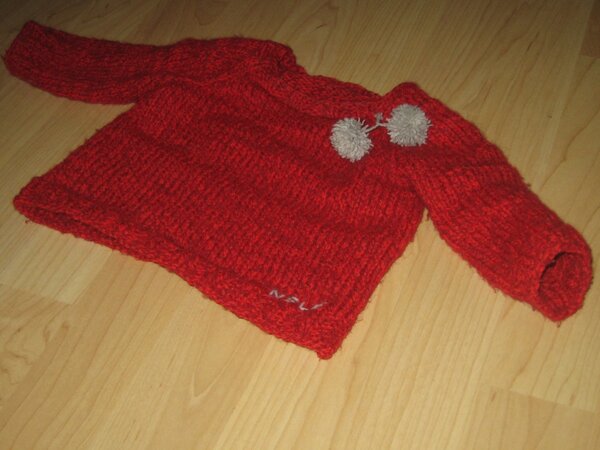Hier der zweite selbstgestrickte Babypulli