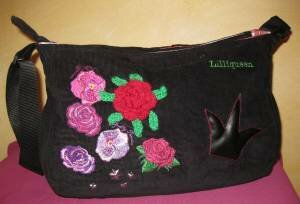 Tasche mit Blumenstickerei