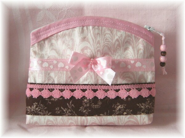 Sminkepung in Rosa und Braun