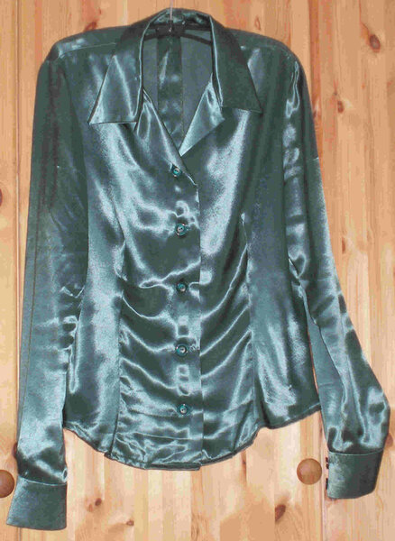 Dunkelgrüne Satin-Bluse