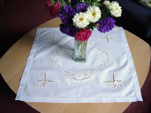 Cutwork/Richelieu Mitteldecke