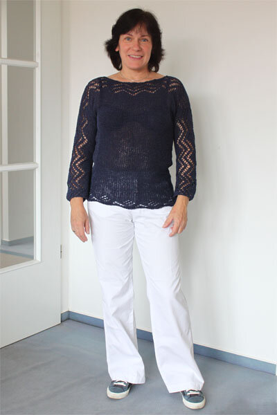 Dunkelblauer Pullover