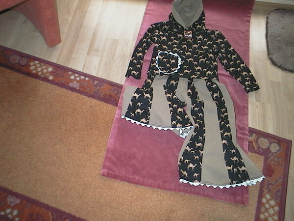 Kapuzenshirt mit Hose