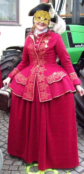 Rokoko Reitkleid mit Stickerei