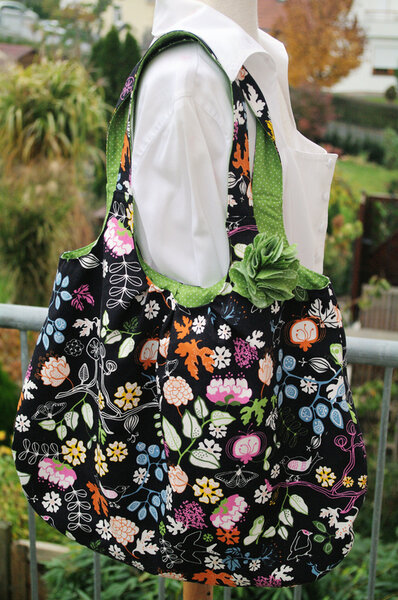 Tasche mit Ansteckblüte