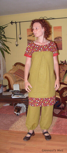 Kleid mit (Pump)Hose
