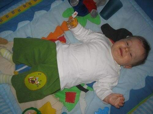 Mika in seiner neuen Hose