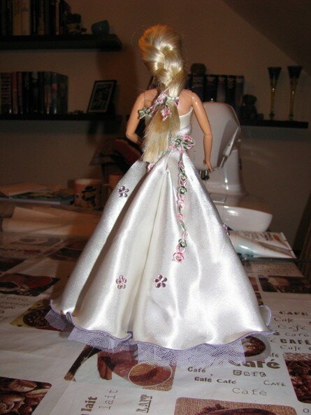 Barbie von hinten