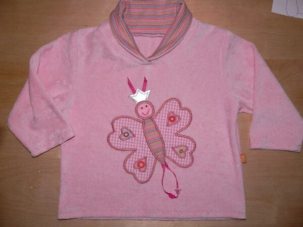 Ottobre Pullover mit Schmetterling
