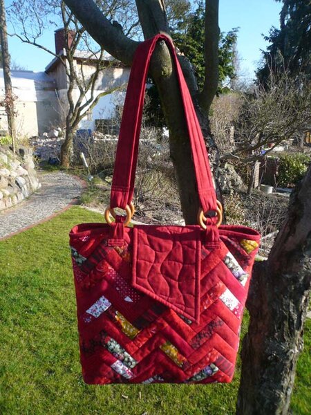Rote Sommertasche