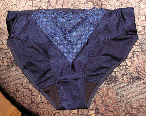 Slip blau mit Spitze
