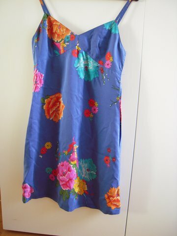 Ausgangslage: altes Seidenkleid Gr. 36
