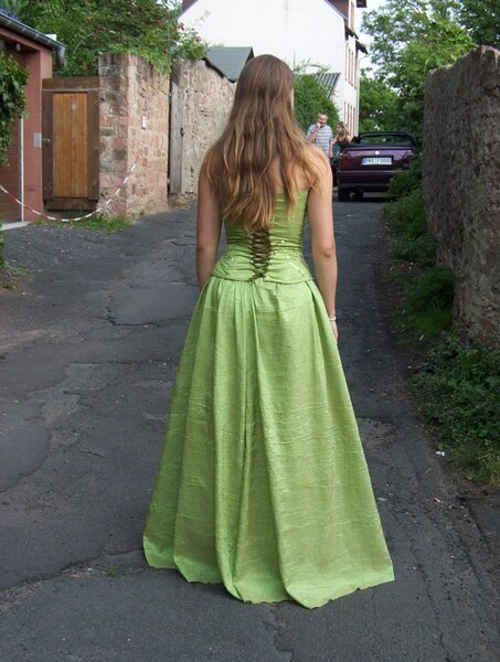 Abiball-Kleid meiner besten-Freundin von hinten!!!