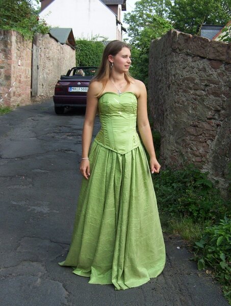 Abiball-Kleid meiner besten-Freundin von vorne!!!