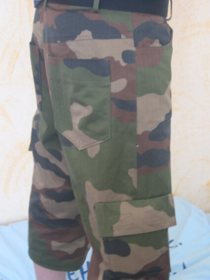 Jungs Hose mit Schnick Schnack!