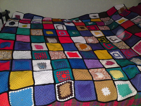 gehäkelte Patchworkdecke