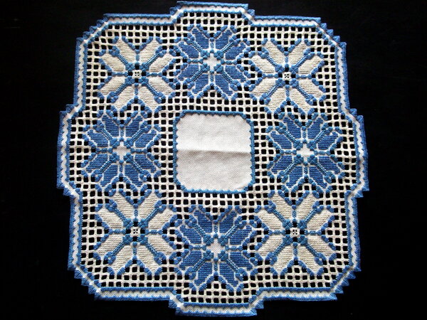 blau gestickte Decke mit weißer Füllung ganz 42 mal 42