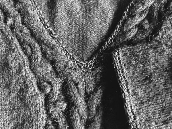 Detail Zopfmuster-Pulli, Ausschnitt und Ärmelabschluß