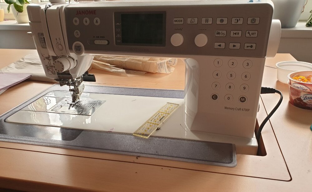 j 6700.jpg
