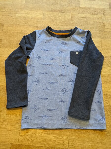 210115_Longsleeve blau Flugzeuge.jpg