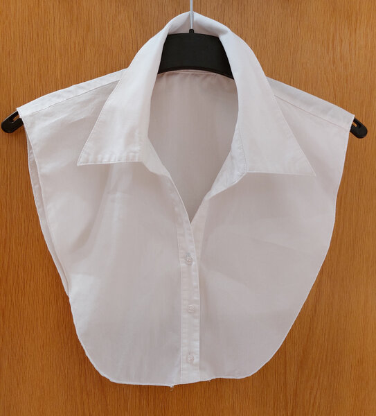 Einsteck-Blusenkragen aus abgelegter Bluse